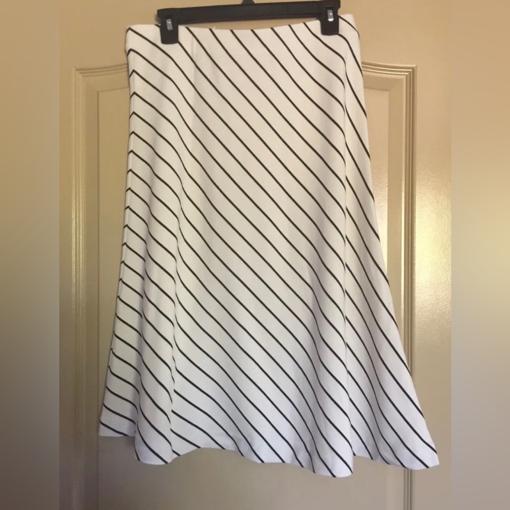 NWT Ann Taylor Stretch Knit A-Line Skirt Knee Length Black White Stripe Size 10